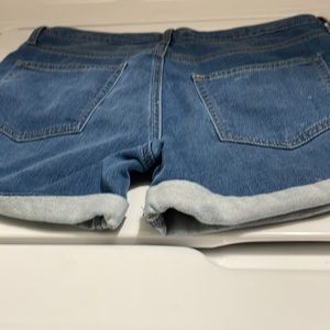 Gap brand sexy boyfriend shorts withe cuff hem. Size 27 petite.
